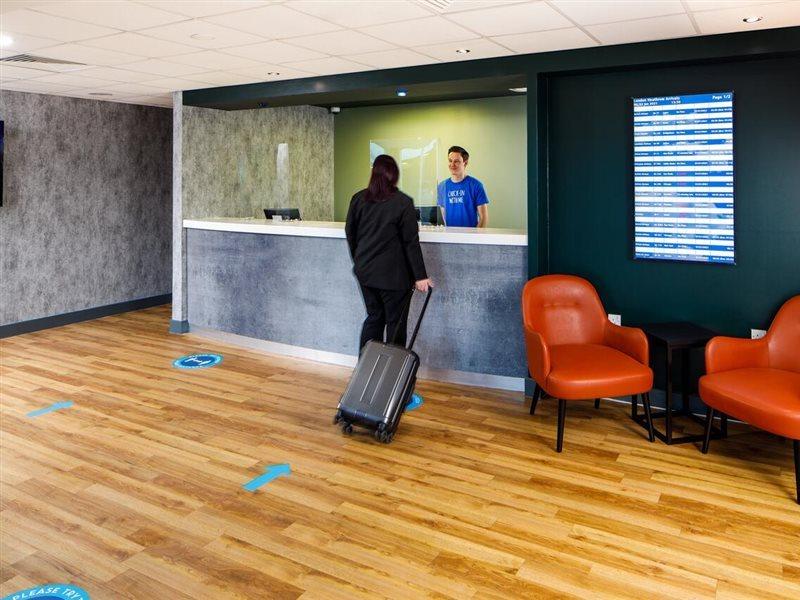 Ibis Budget London Heathrow T5 Slough Buitenkant foto