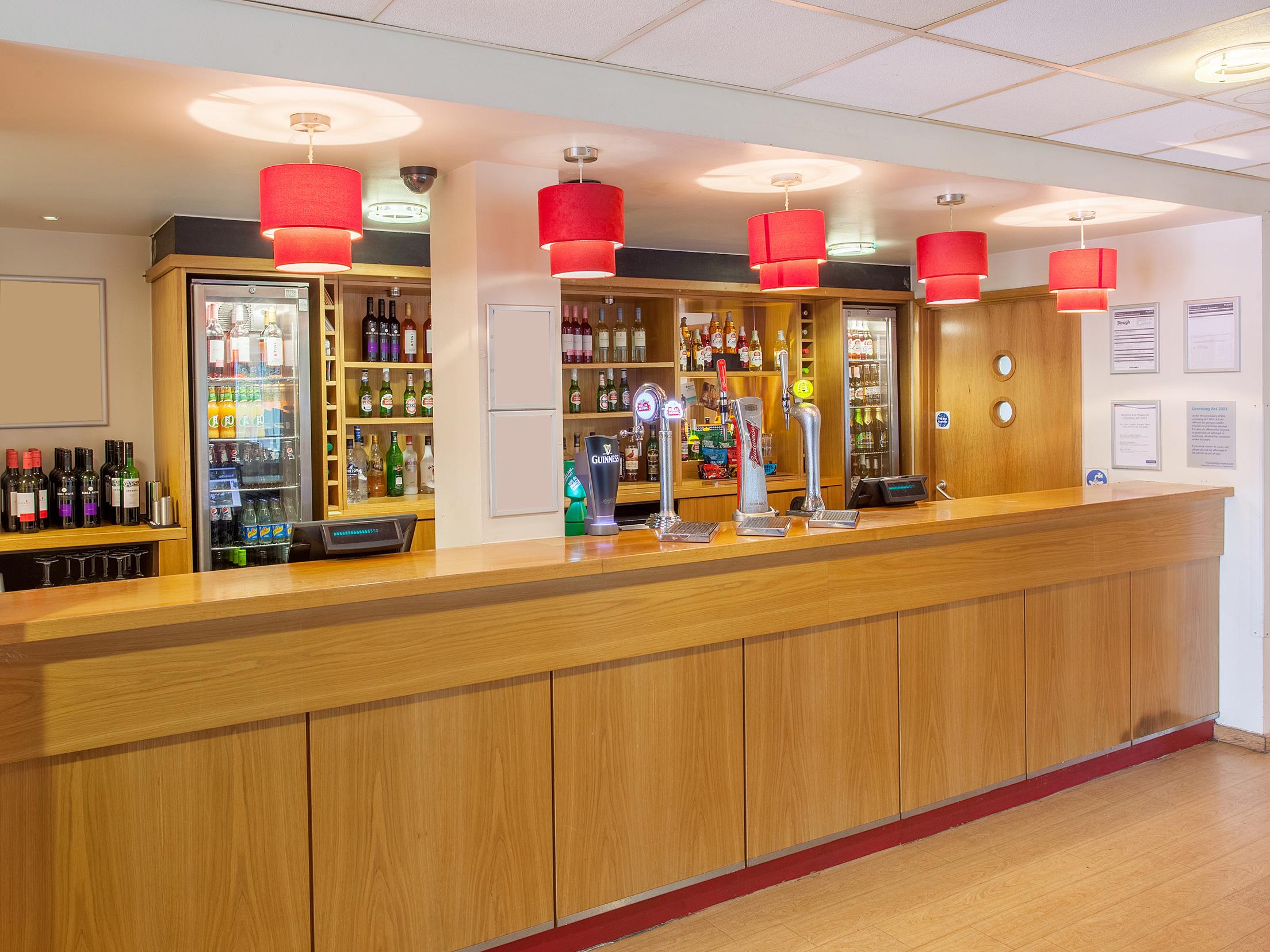 Ibis Budget London Heathrow T5 Slough Buitenkant foto