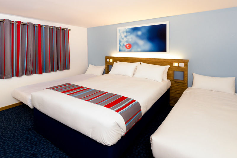 Ibis Budget London Heathrow T5 Slough Buitenkant foto