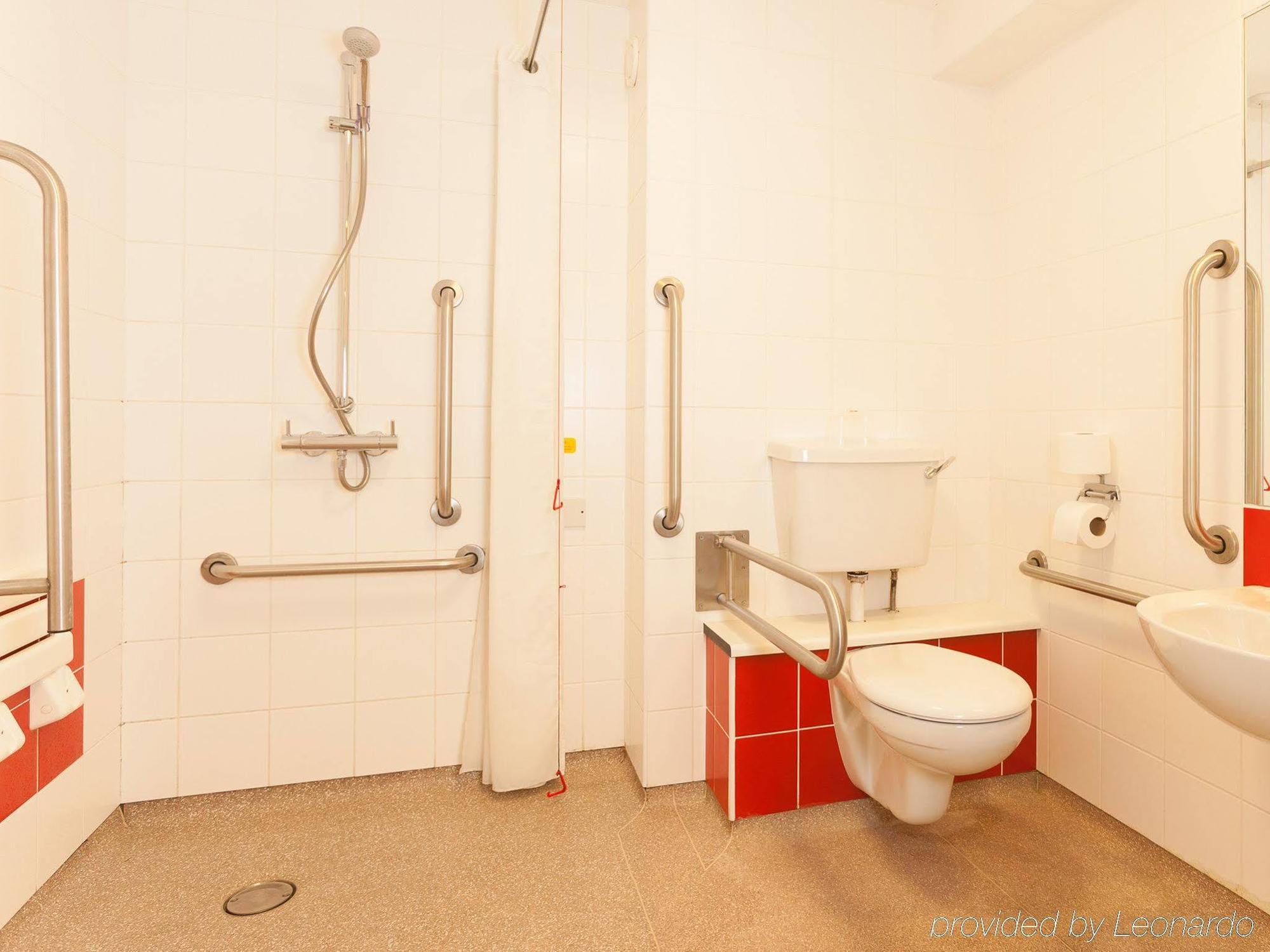 Ibis Budget London Heathrow T5 Slough Buitenkant foto