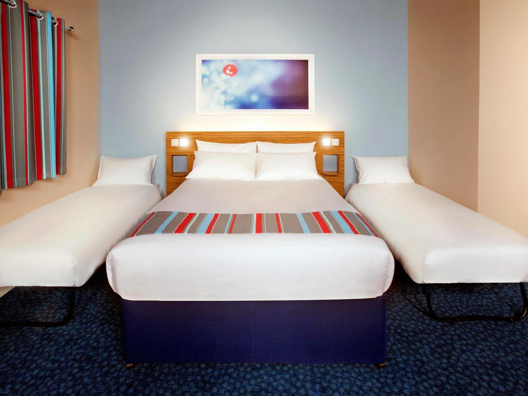 Ibis Budget London Heathrow T5 Slough Buitenkant foto