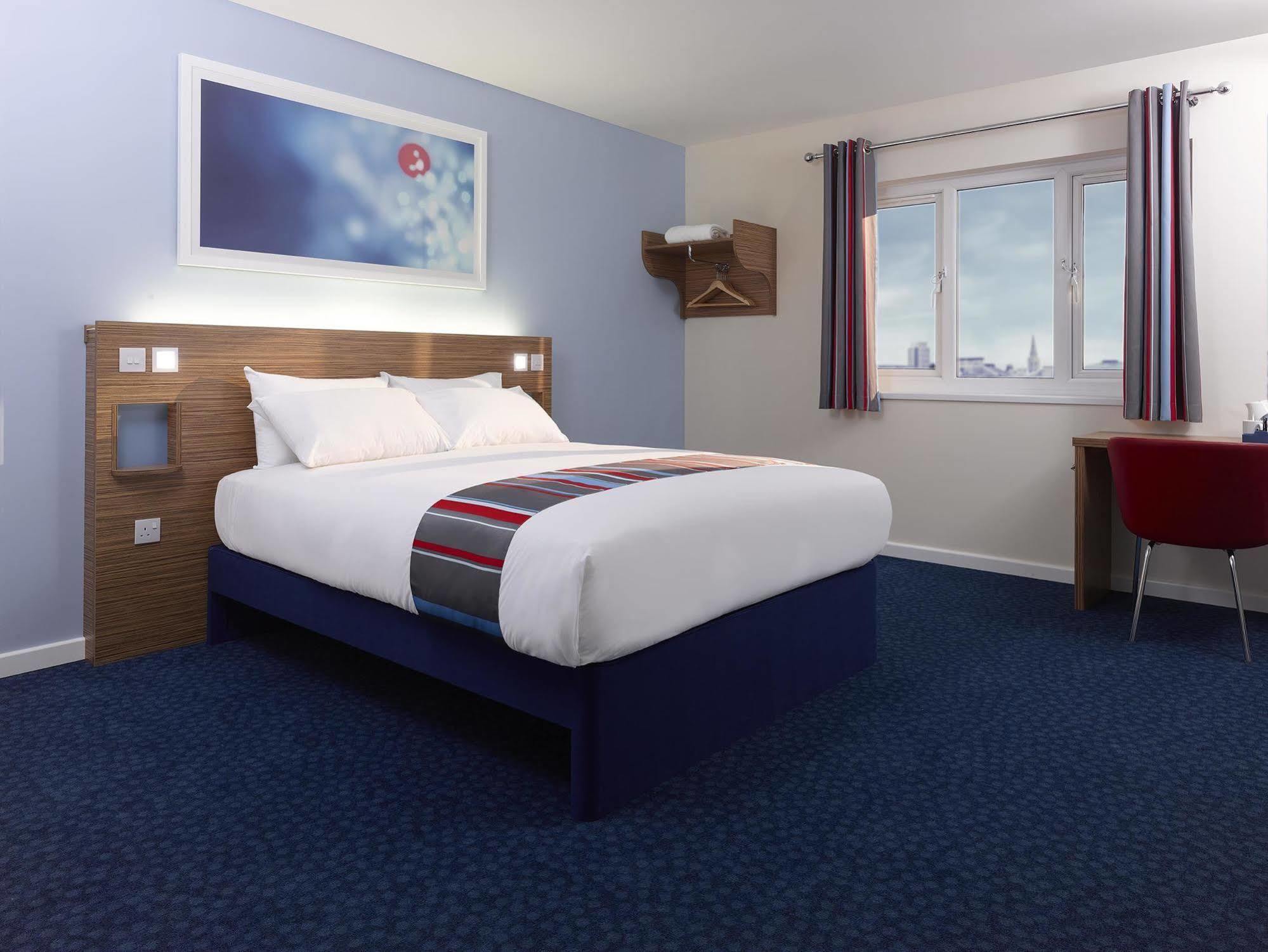 Ibis Budget London Heathrow T5 Slough Buitenkant foto