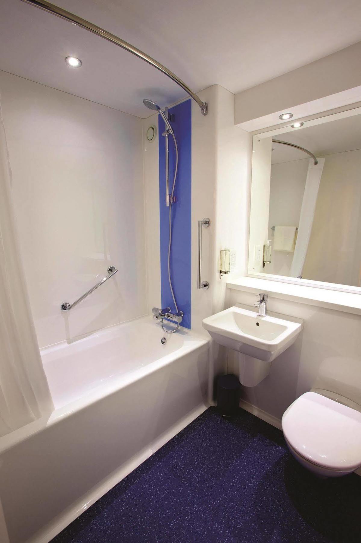 Ibis Budget London Heathrow T5 Slough Buitenkant foto