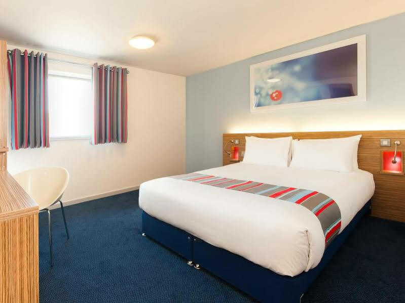 Ibis Budget London Heathrow T5 Slough Buitenkant foto