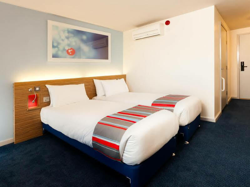 Ibis Budget London Heathrow T5 Slough Buitenkant foto